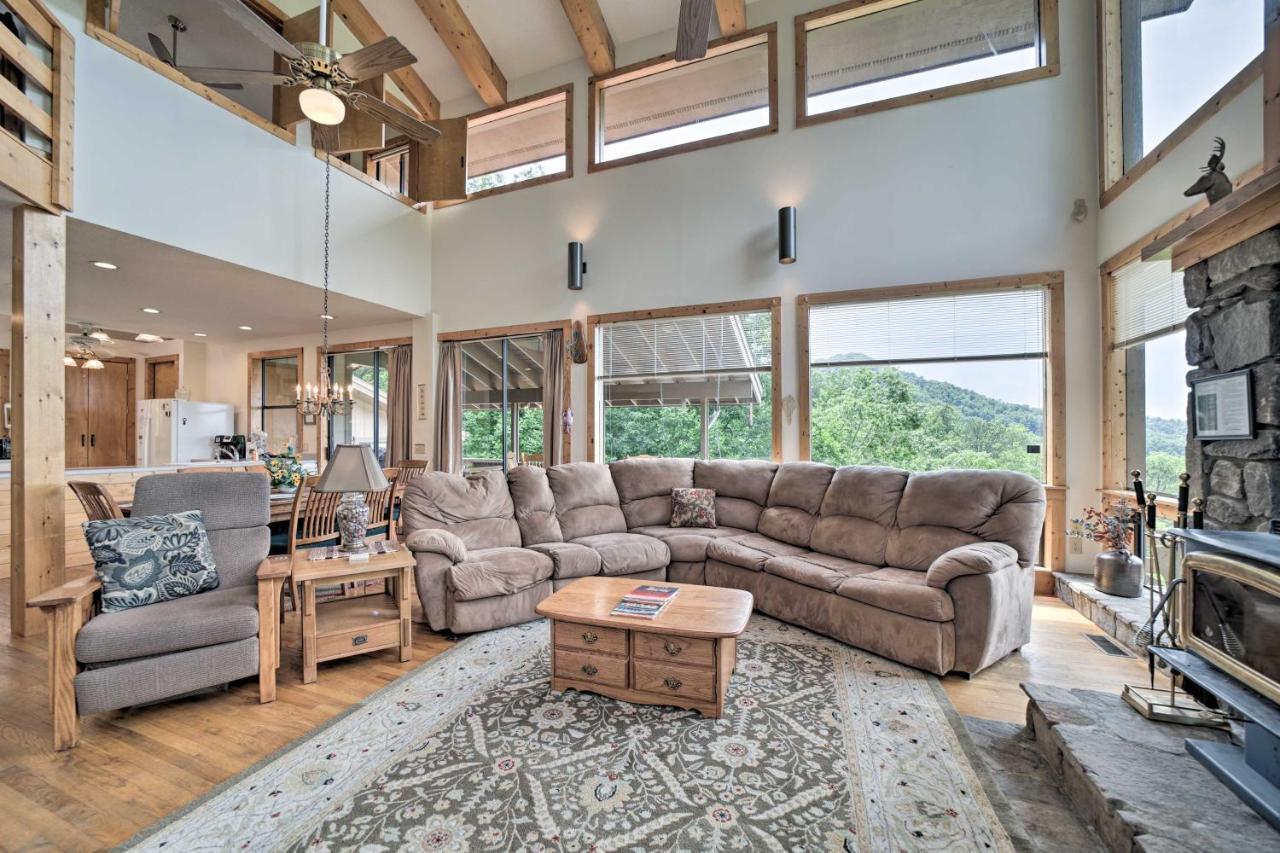 Vibrant Bryson City Home With Mtn Views And Deck! Dış mekan fotoğraf